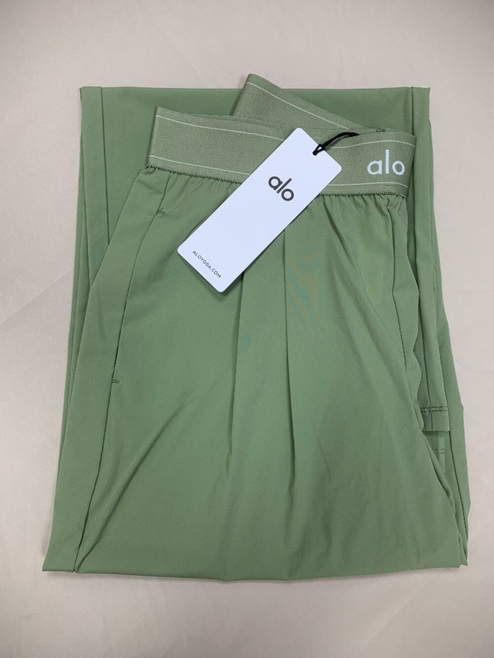 New ALO Yoga Suit Up Dune Grass Trouser🏙️Street Style 30" Inseam - Picture 10 of 10